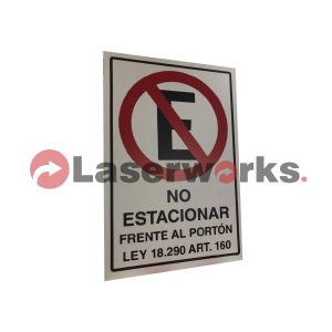 Señaletica adhesiva en trovicel no Estacionar 30x 20 cm.